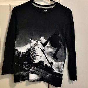 🦚Pick 2/$12-Black and White Skateboard Theme Long Sleeve Shirt- Boyd Size 10/12